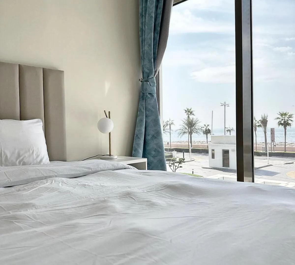Aura -Direct Seafront 2Br-Palm Apartment Dubai